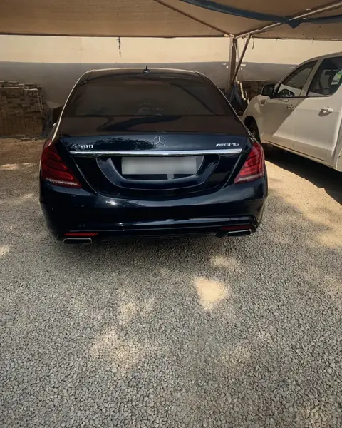 Flatbed transporting Mercedes S500
